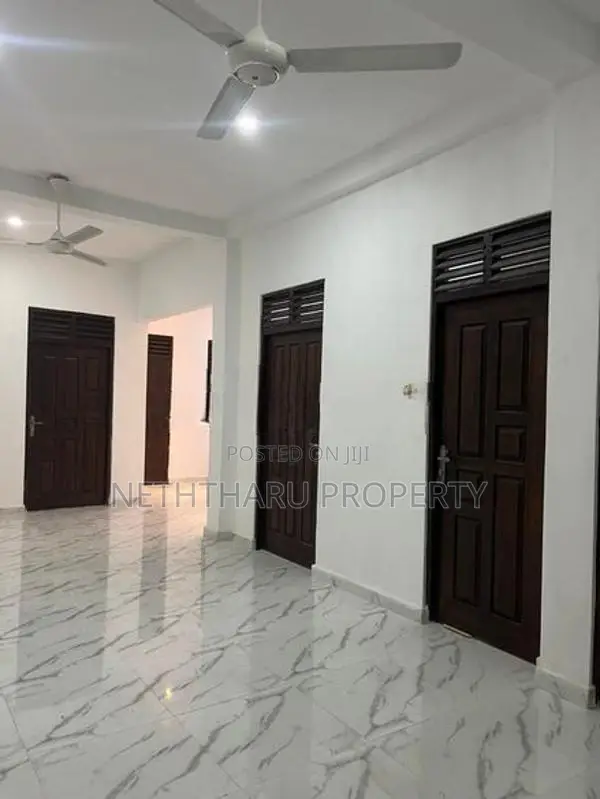 BRAND NEW MODERN 6 PERCHES 5 BED HOUSE FOR SALE AT SILVA LANE KOLONNAW
