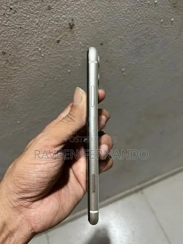 Apple iPhone 11 (Used)