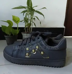 Girls shoes