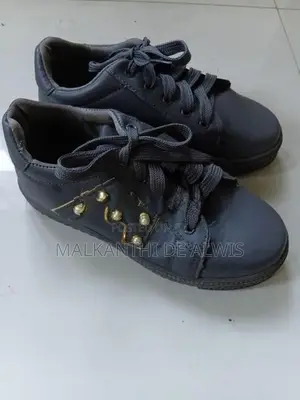 Girls shoes