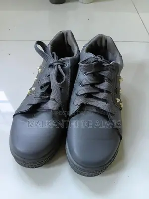 Girls shoes