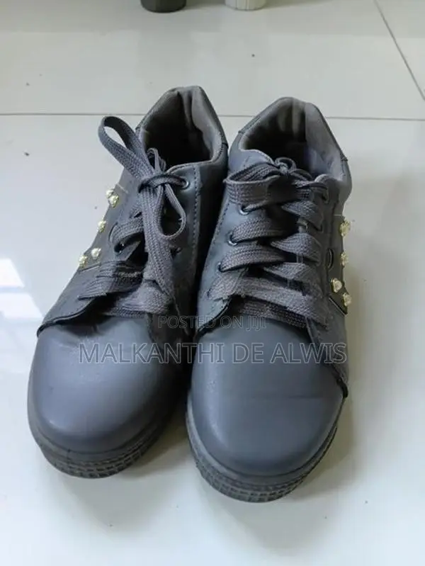 Girls shoes