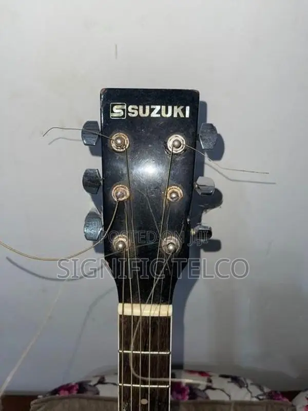Suzuki Acoustic Guitar