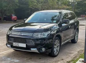 Mitsubishi Outlander G-Navi 2014