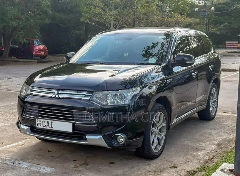 Mitsubishi Outlander G-Navi 2014