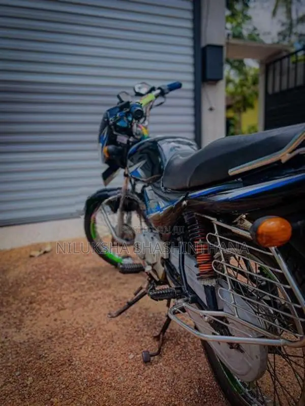Bajaj CT100 2016