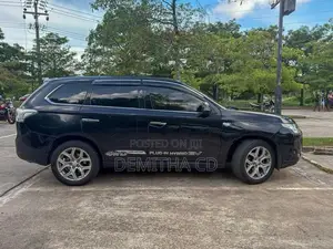 Mitsubishi Outlander G-Navi 2014