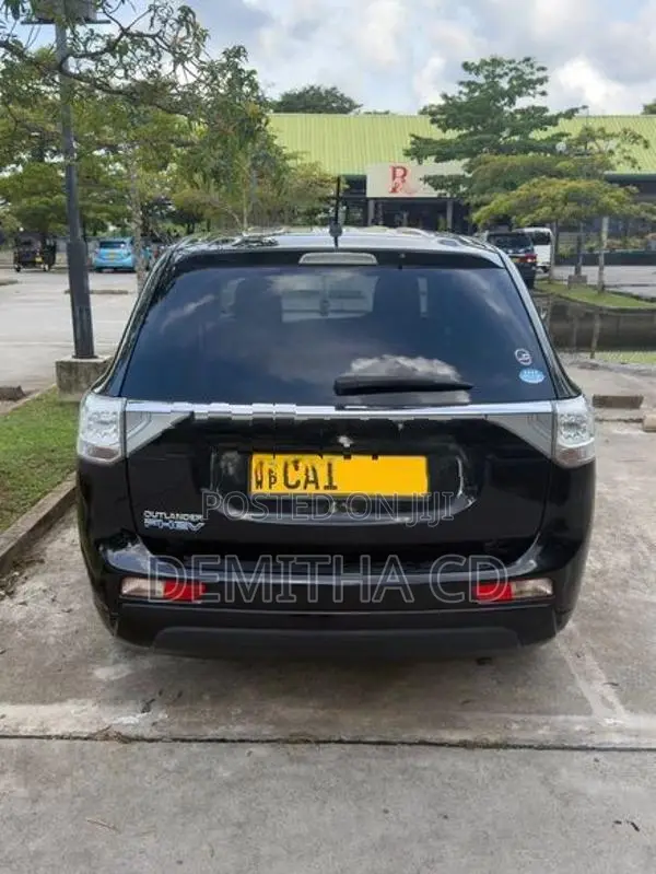 Mitsubishi Outlander G-Navi 2014