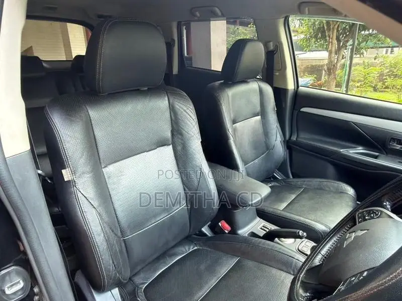 Mitsubishi Outlander G-Navi 2014