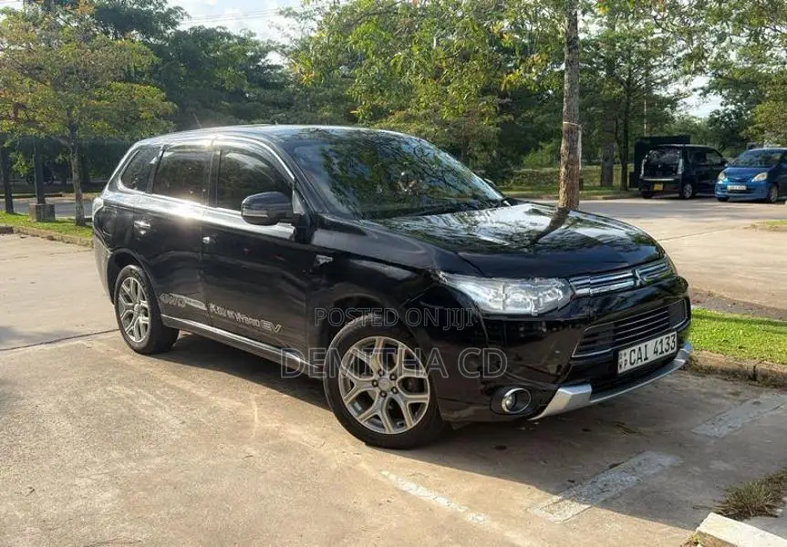 Mitsubishi Outlander G-Navi 2014