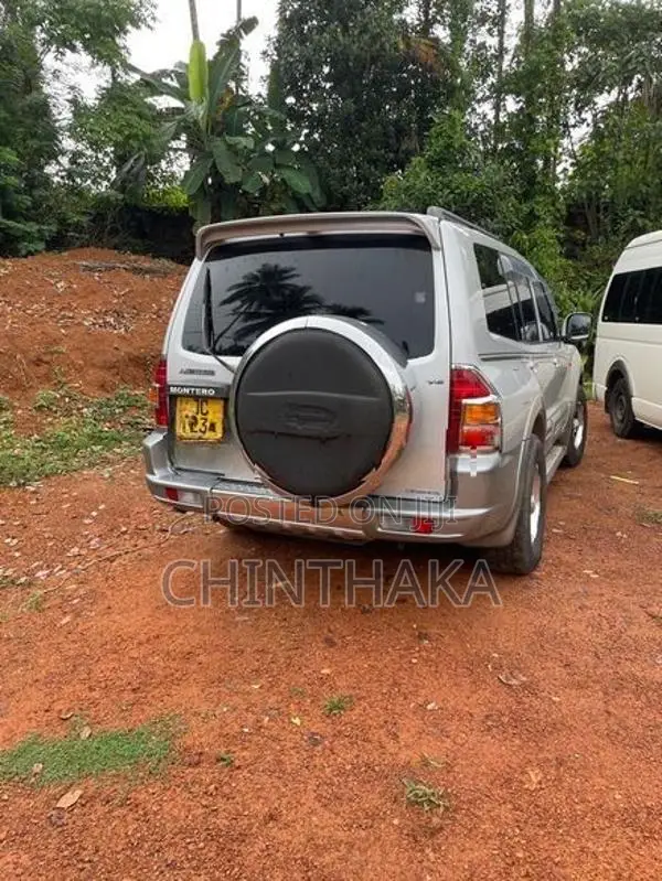 Mitsubishi Pajero 2003