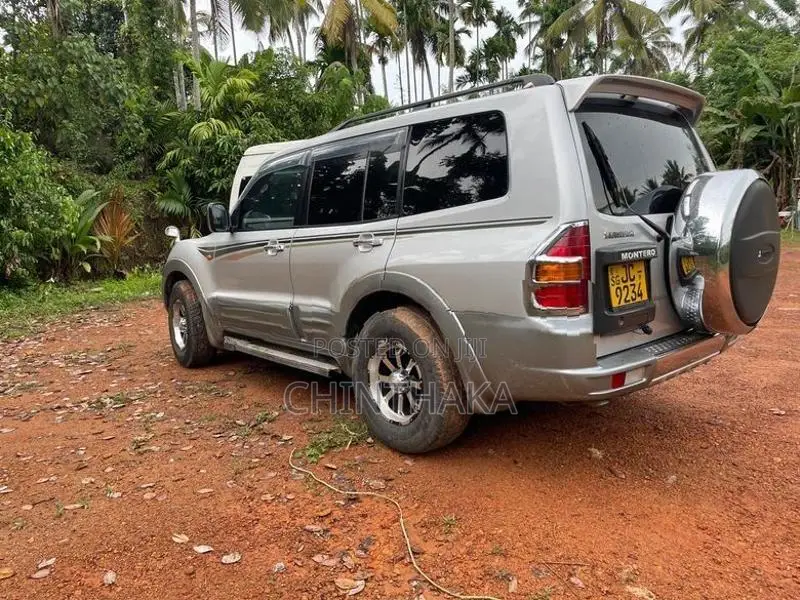 Mitsubishi Pajero 2003