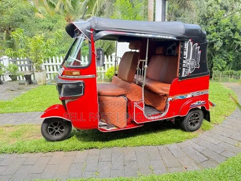 Bajaj RE Three Wheeler 2016