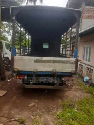 Isuzu Elf 1981