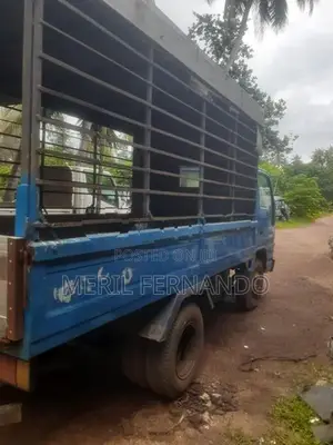 Isuzu Elf 1981