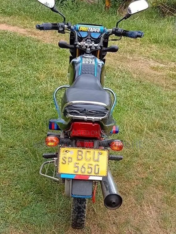 Bajaj CT100 2015