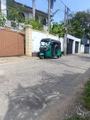 Bajaj RE 2015