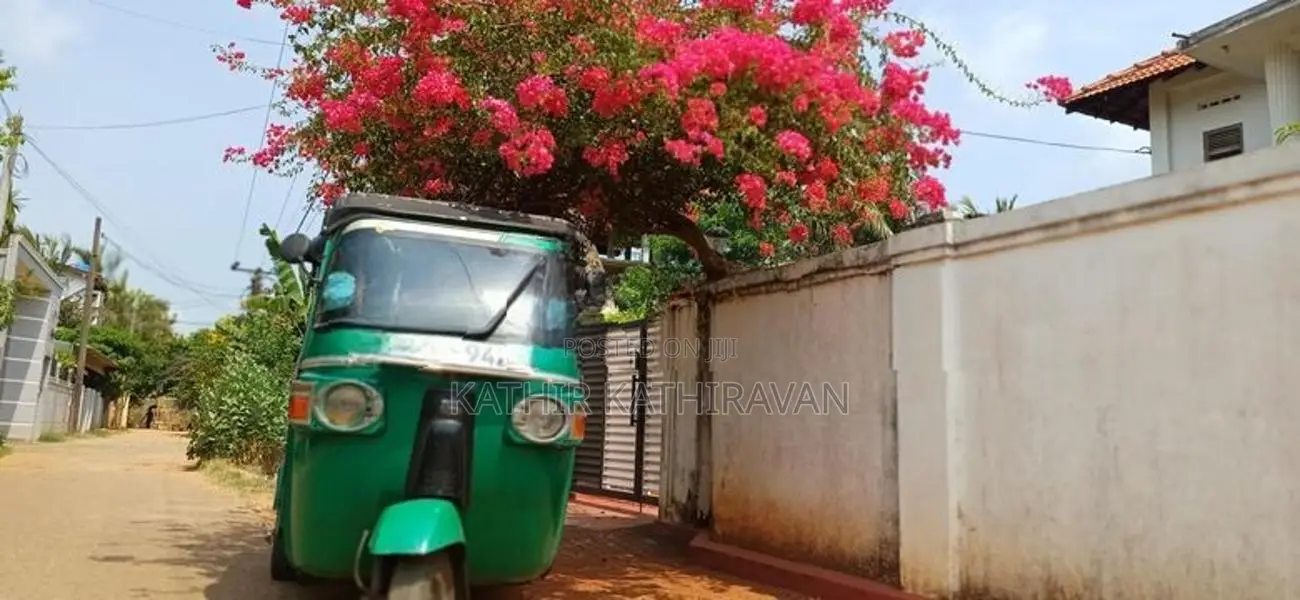 Bajaj RE 2012