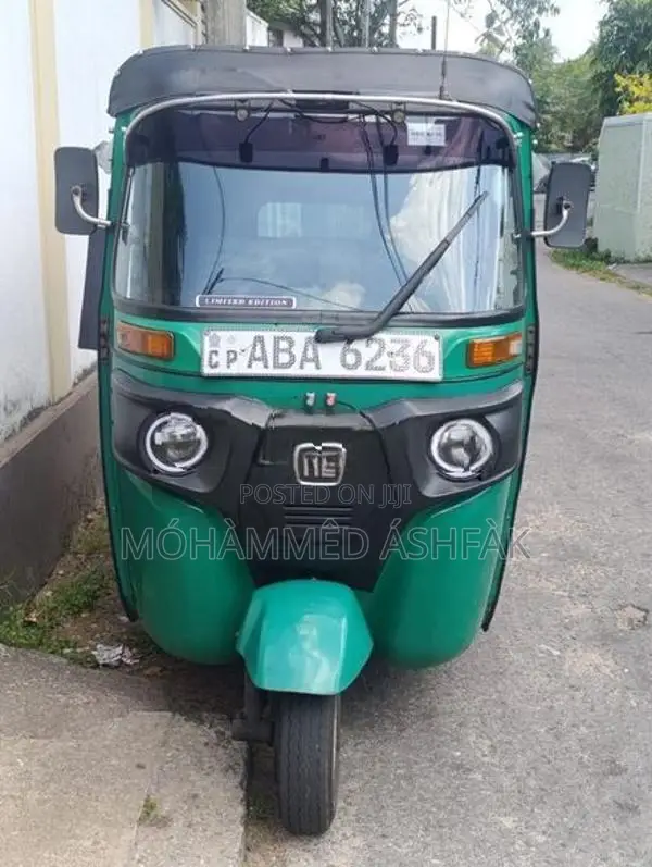 Bajaj RE 2015