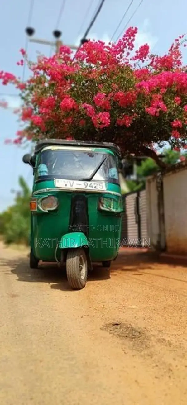 Bajaj RE 2012
