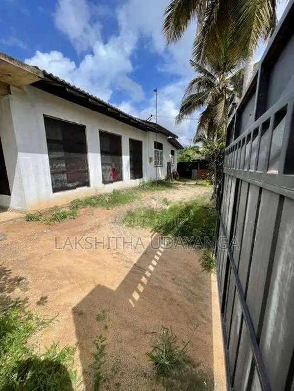 House with Land for Sale Katana