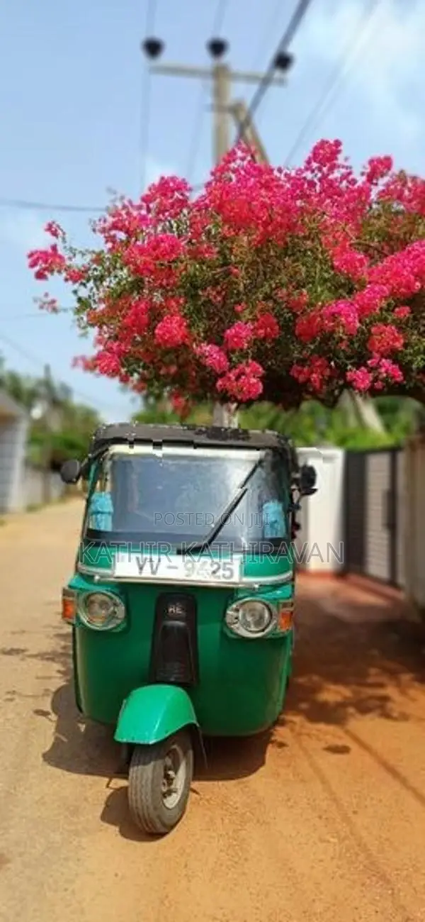Bajaj RE 2012