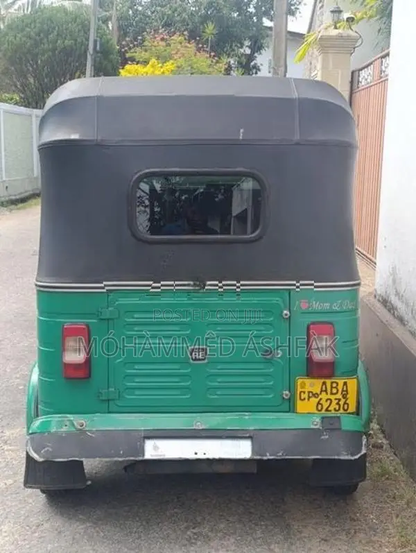 Bajaj RE 2015