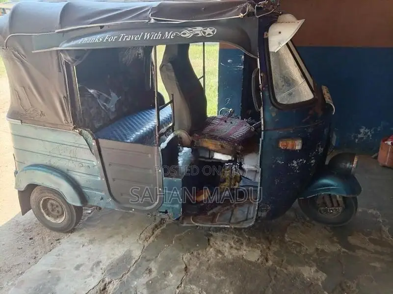 Bajaj RE 2005