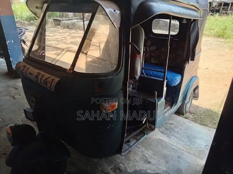 Bajaj RE 2005