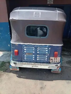 Bajaj RE 2005