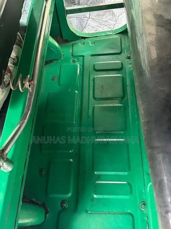 Bajaj RE 2013