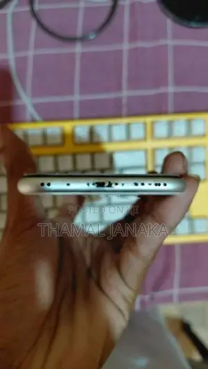Apple iPhone SE 3 (Used)