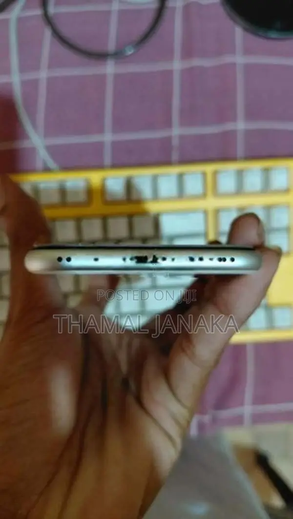 Apple iPhone SE 3 (Used)