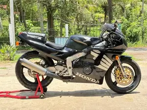 Honda CBR 150R CBR250 2015