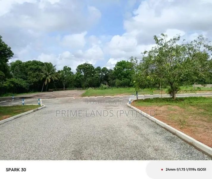 රාජගිරිය කොස්වත්ත පාරෙන් බිම් කොටස් විකිණීමට