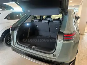 Honda Vezel Premium 2026