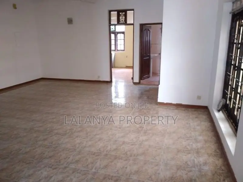 1500 Square Feet 1st Floor  for Rent in Colombo 03 CGGG-A1