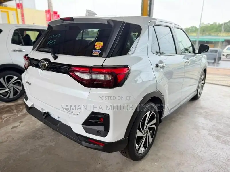 Toyota Raize 1200cc full petrol 2025