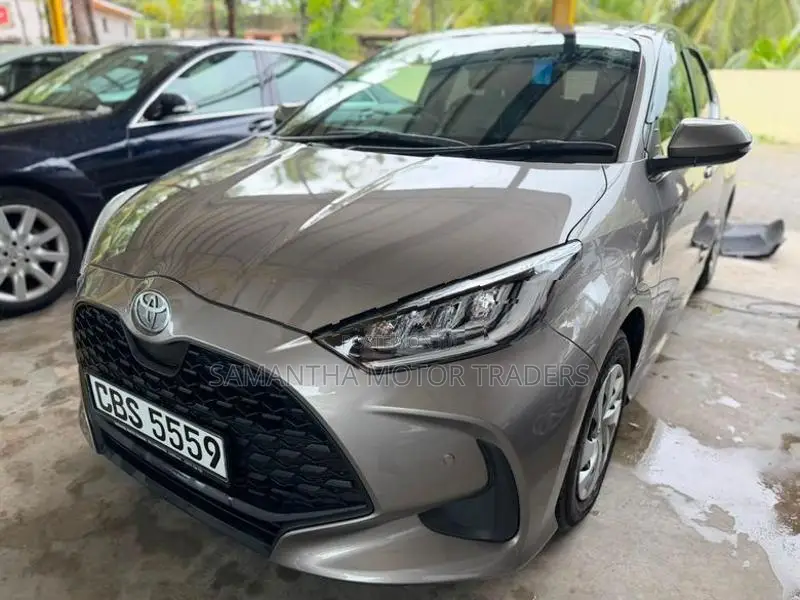 Toyota Yaris G LED 2024