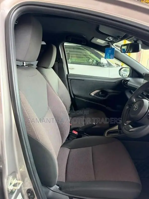 Toyota Yaris G LED 2024