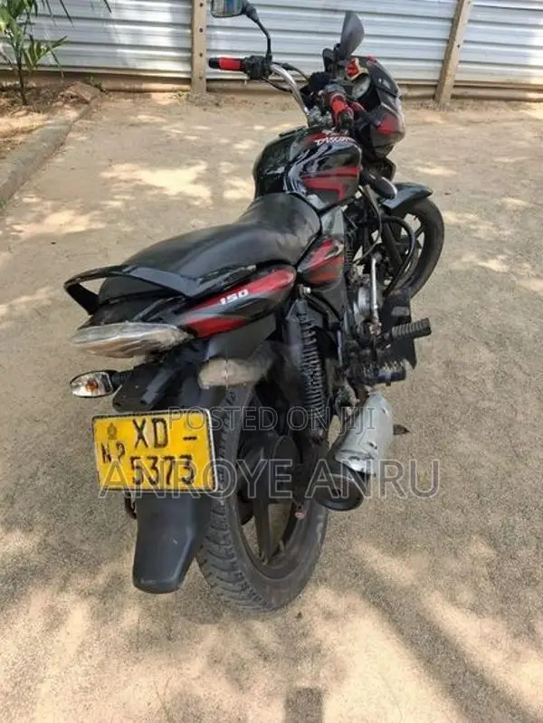 Bajaj Discover 150 2015