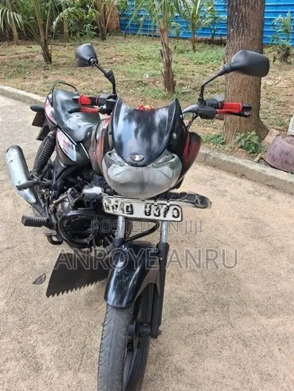 Bajaj Discover 150 2015