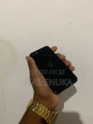 Apple iPhone SE 2 (Used)