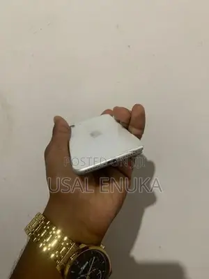 Apple iPhone SE 2 (Used)