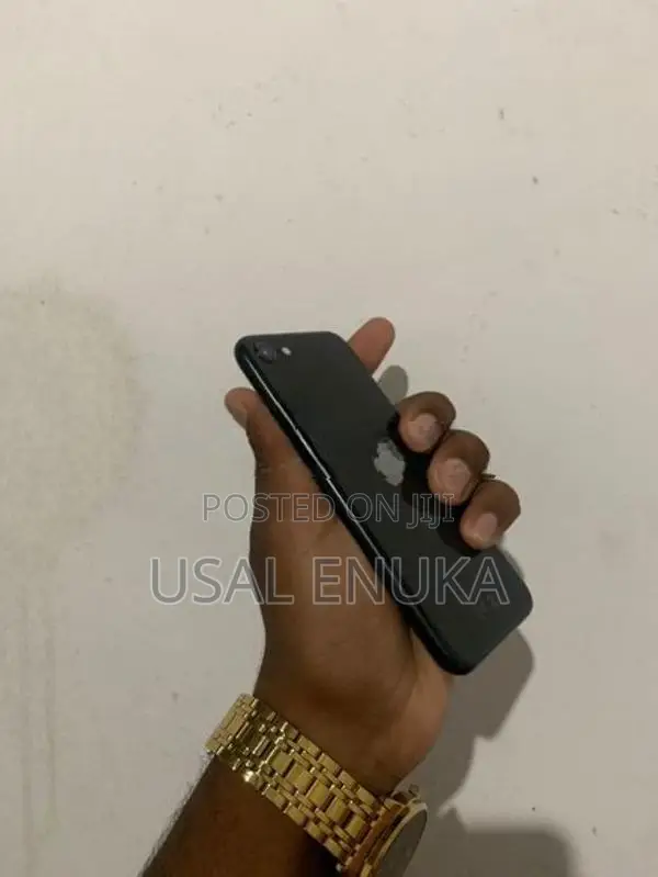 Apple iPhone SE 2 (Used)
