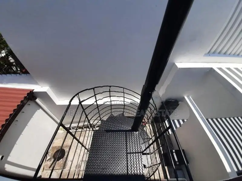 Modern Two Storey House for Rent in Colombo 7