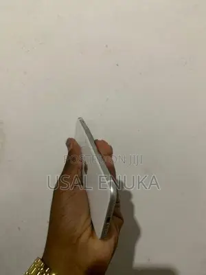 Apple iPhone SE 2 (Used)