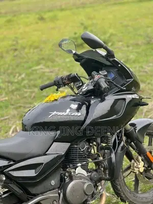 Bajaj Pulsar 220F 2011