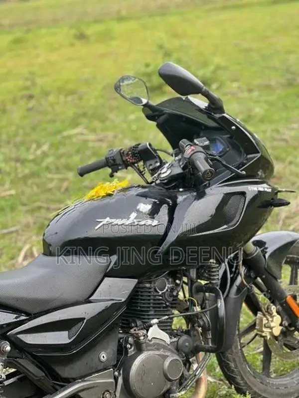 Bajaj Pulsar 220F 2011