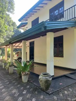 කුරැණැගල කොලඹ හය පාර , තලවත්තෙගෙදර දෙමහල් නිවසක් විකිණීමට